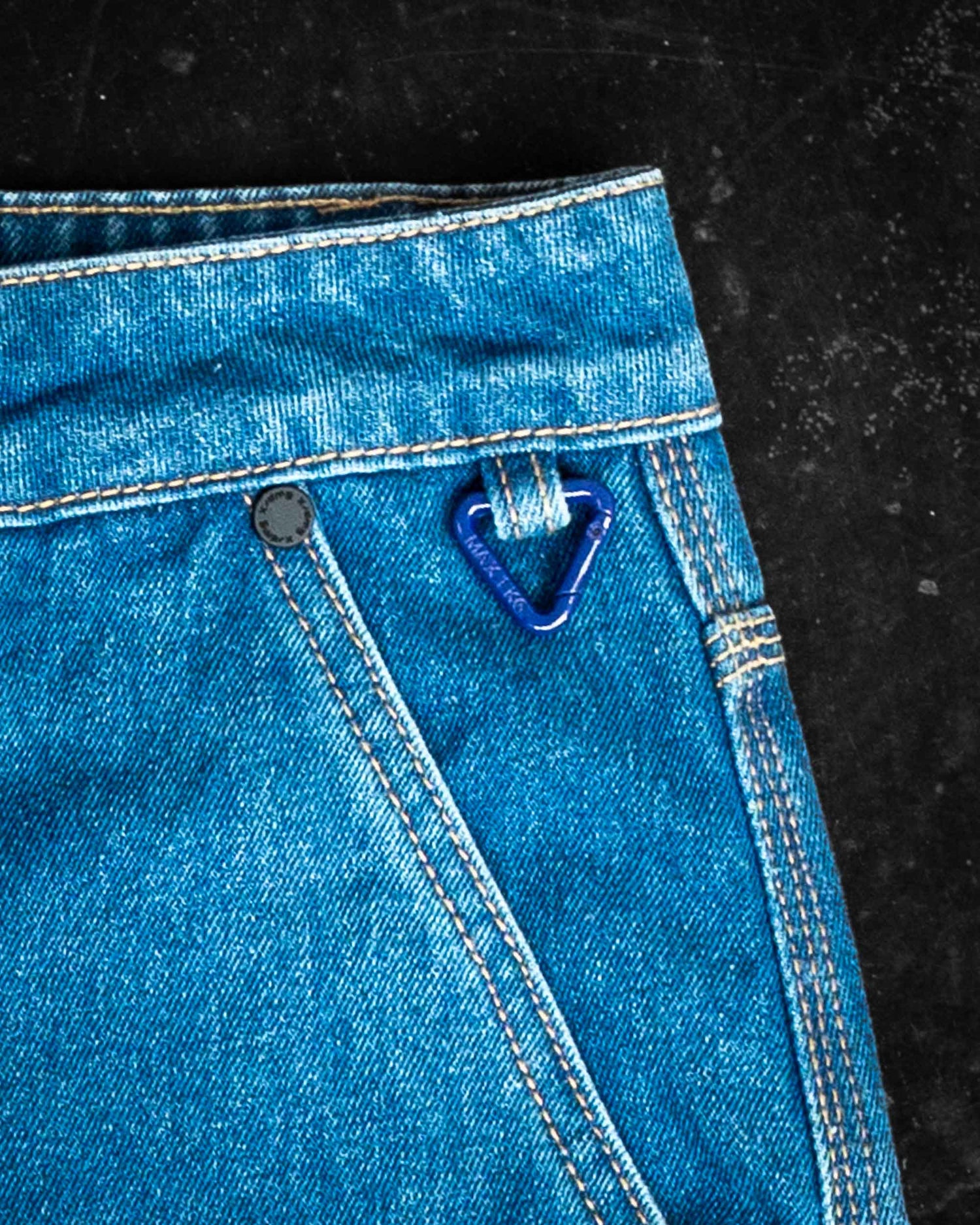 XD02506302_BLU90_3_1765764284