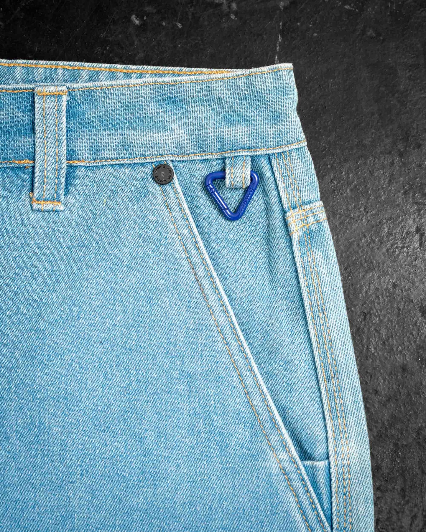 XD02506302_MIDBLUE_10_1765764298